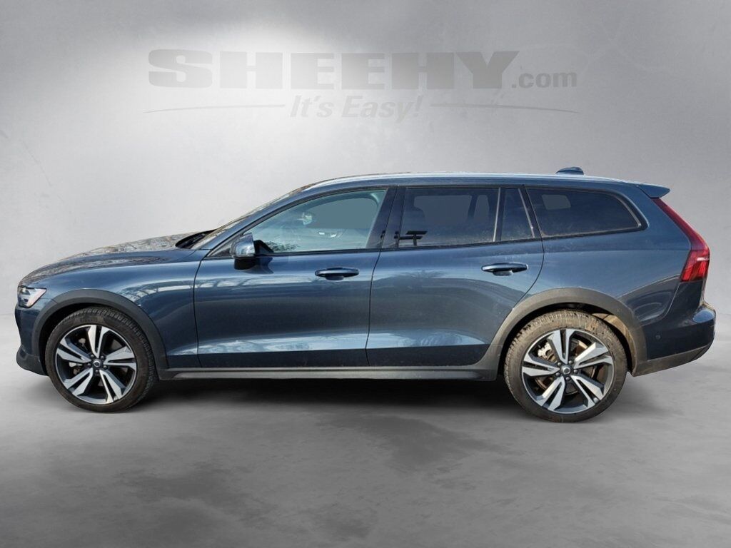 2025 Volvo V60 Cross Country B5 Plus Hunt Valley MD