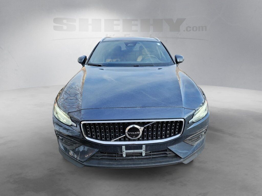 2025 Volvo V60 Cross Country B5 Plus Hunt Valley MD
