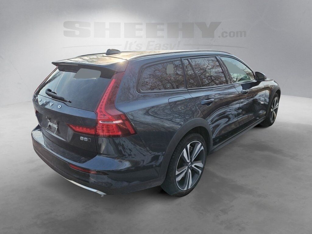 2025 Volvo V60 Cross Country B5 Plus Hunt Valley MD