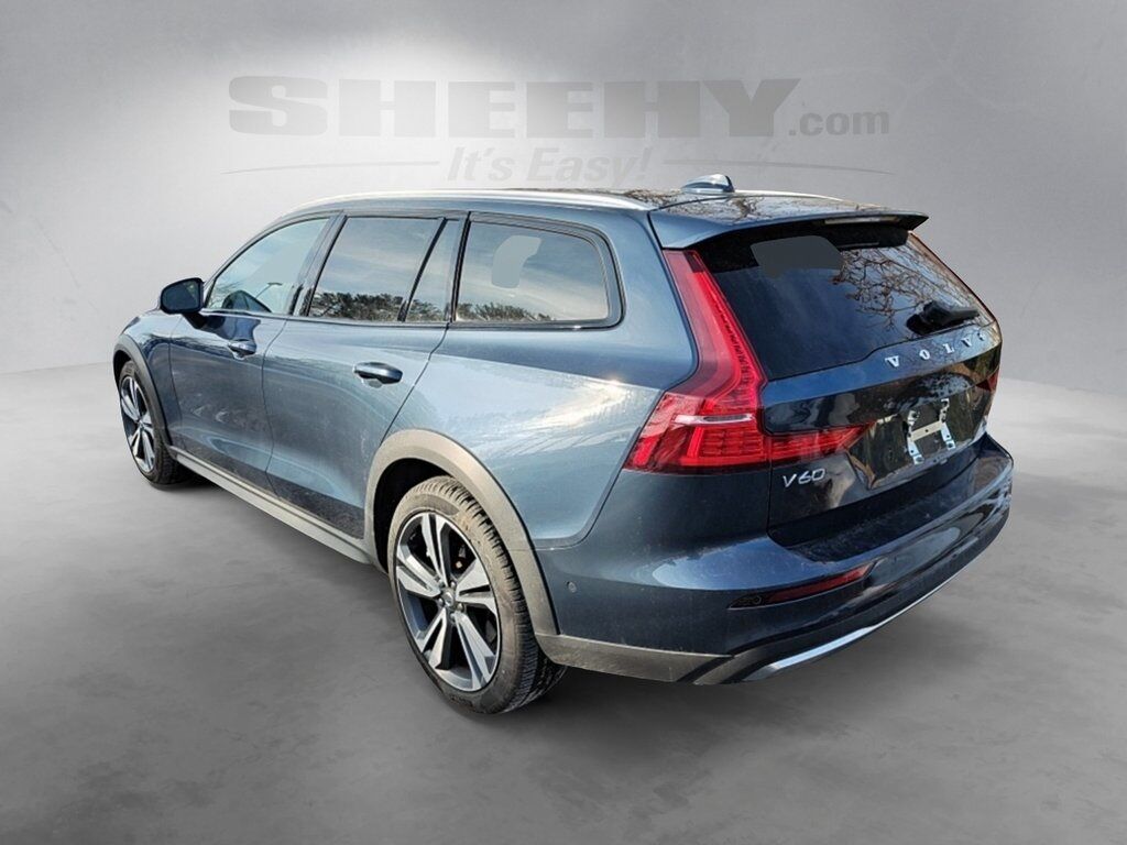2025 Volvo V60 Cross Country B5 Plus Hunt Valley MD