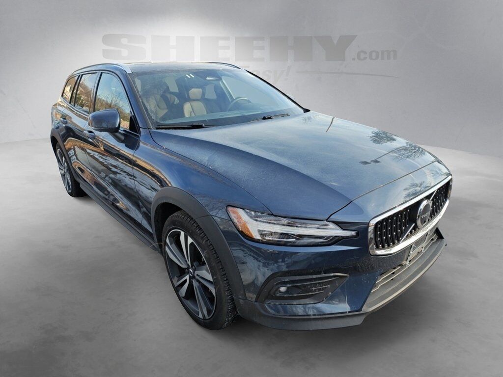 2025 Volvo V60 Cross Country B5 Plus Hunt Valley MD