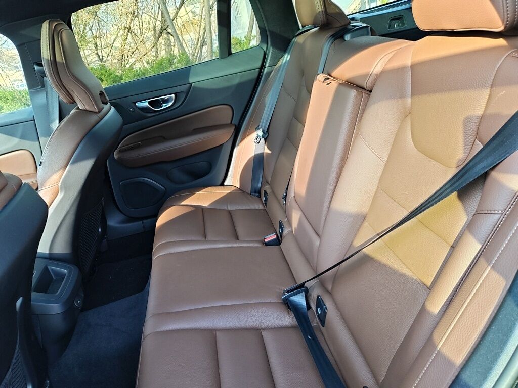 2025 Volvo V60 Cross Country B5 Plus Hunt Valley MD