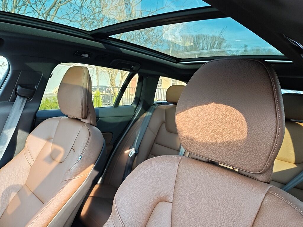 2025 Volvo V60 Cross Country B5 Plus Hunt Valley MD