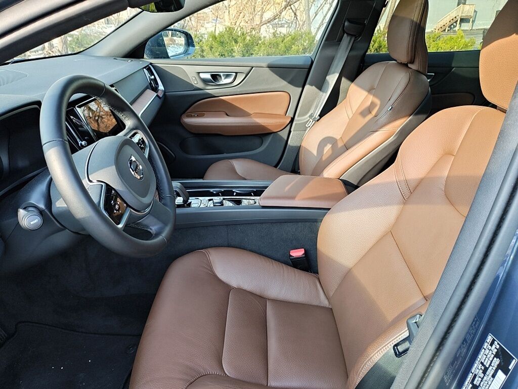 2025 Volvo V60 Cross Country B5 Plus Hunt Valley MD