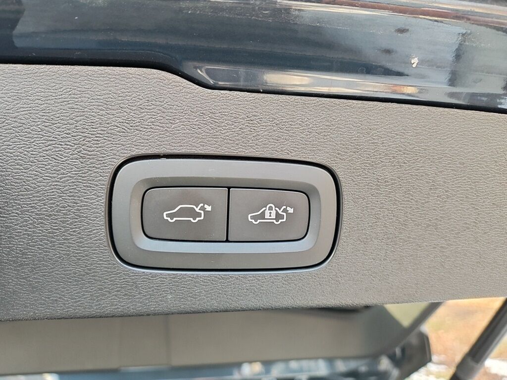 2025 Volvo V60 Cross Country B5 Plus Hunt Valley MD