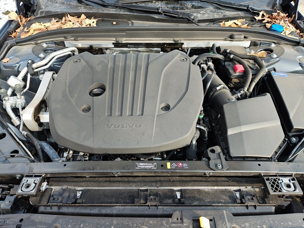 2025 Volvo V60 Cross Country B5 Plus Hunt Valley MD