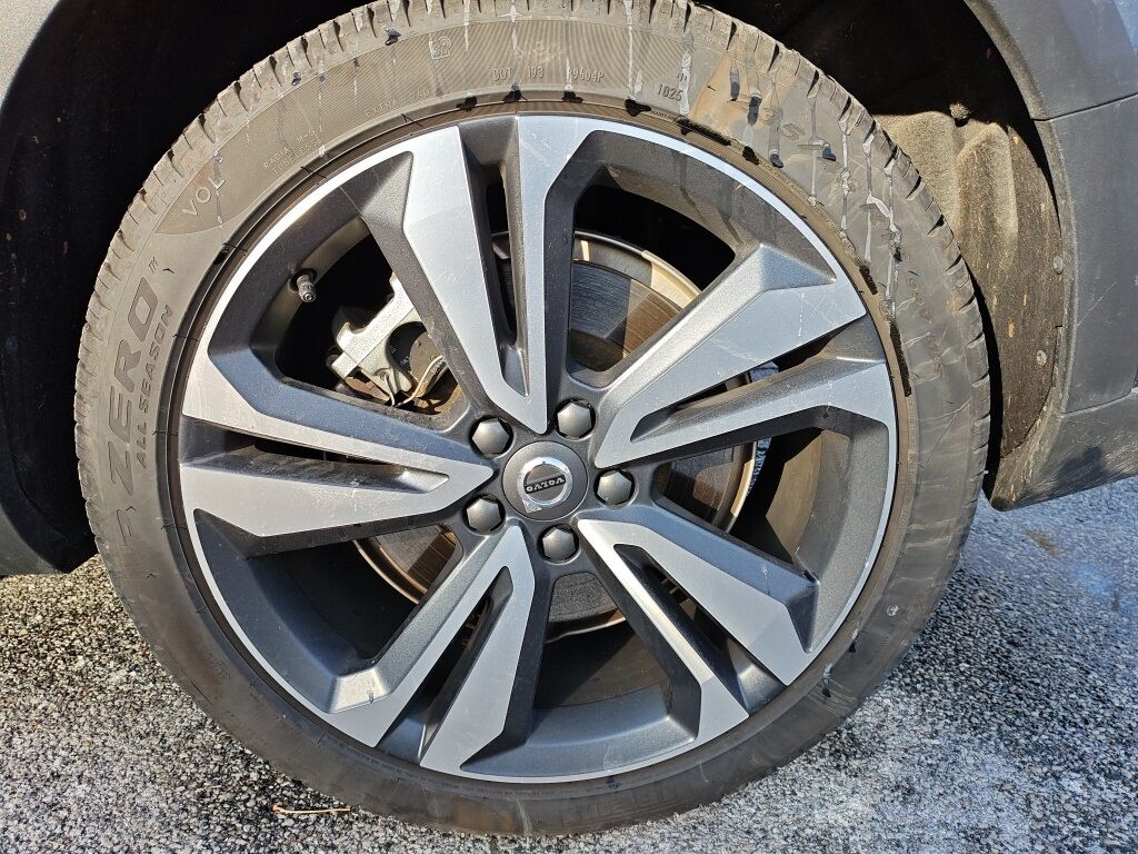 2025 Volvo V60 Cross Country B5 Plus Hunt Valley MD