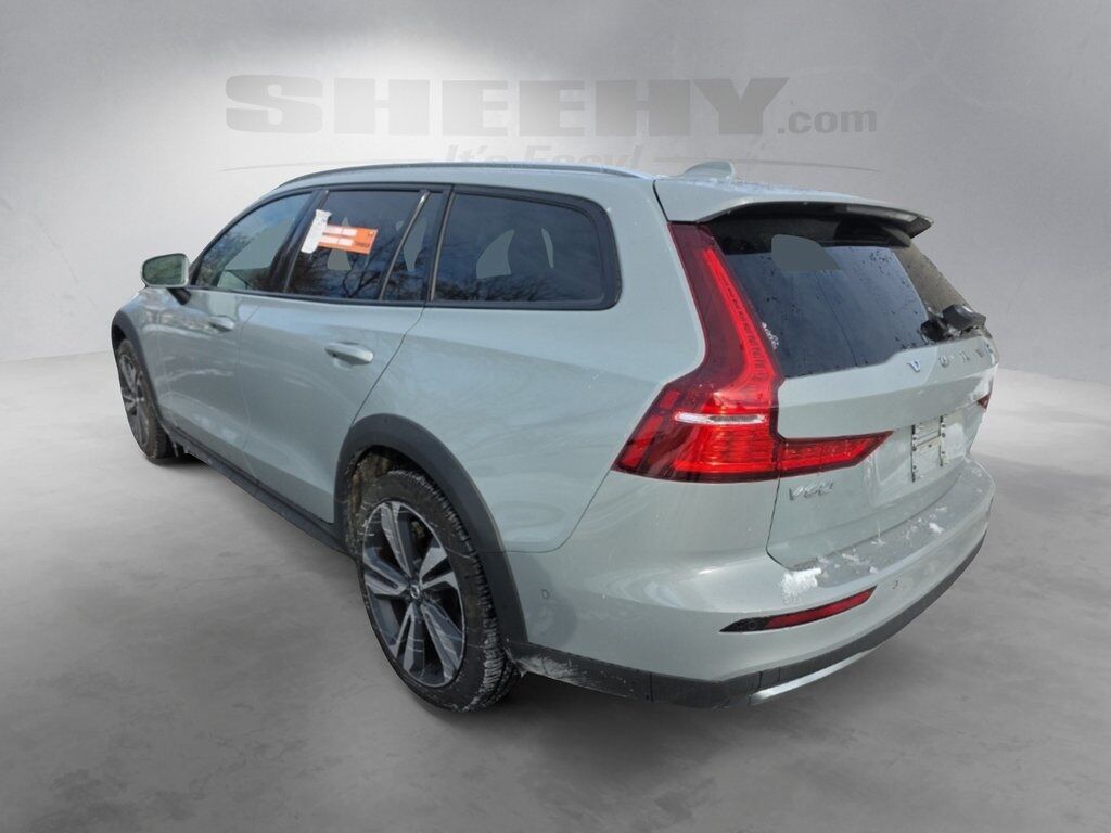 2025 Volvo V60 Cross Country B5 Plus Hunt Valley MD