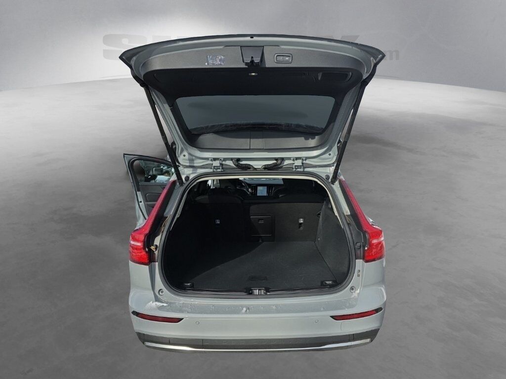 2025 Volvo V60 Cross Country B5 Plus Hunt Valley MD