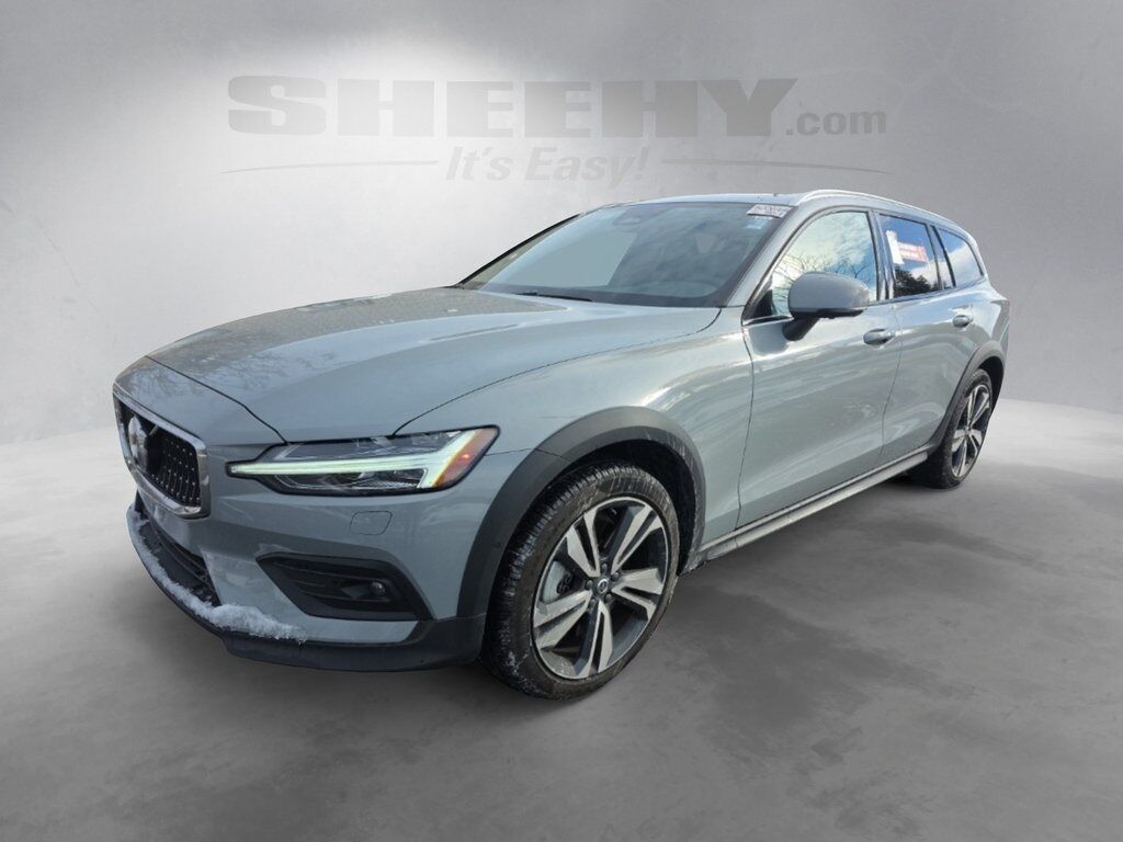 2025 Volvo V60 Cross Country B5 Plus Hunt Valley MD