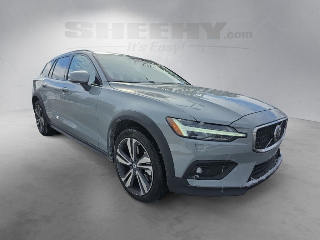 2025 Volvo V60 Cross Country B5 Plus Hunt Valley MD