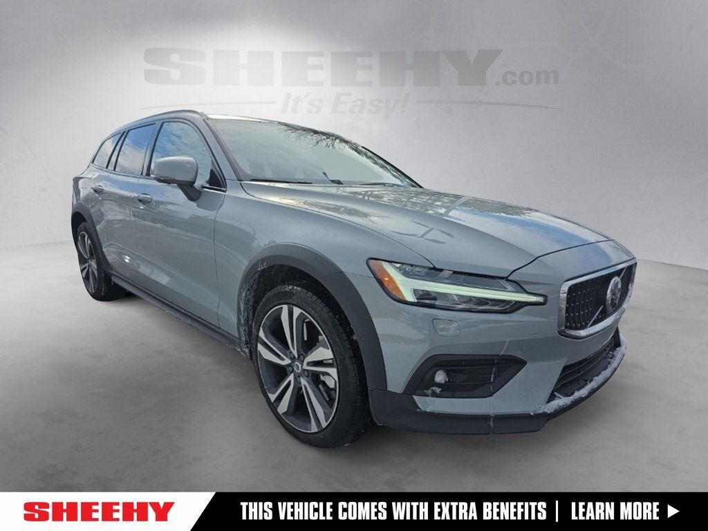 2025 Volvo V60 Cross Country B5 Plus