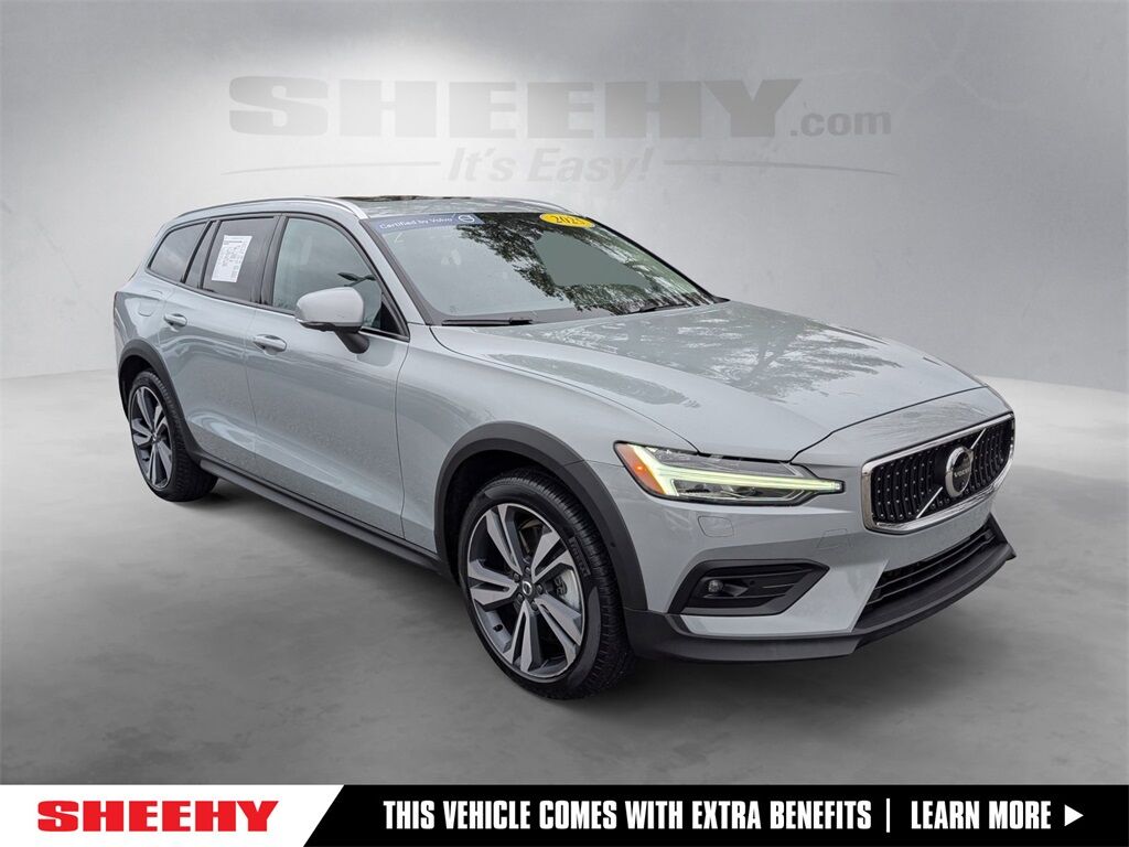 2025 Volvo V60 Cross Country B5 Plus