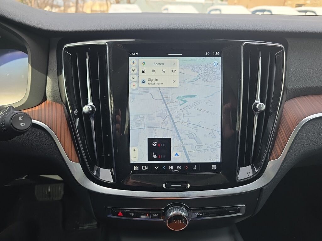 2025 Volvo V60 Cross Country B5 Plus Hunt Valley MD