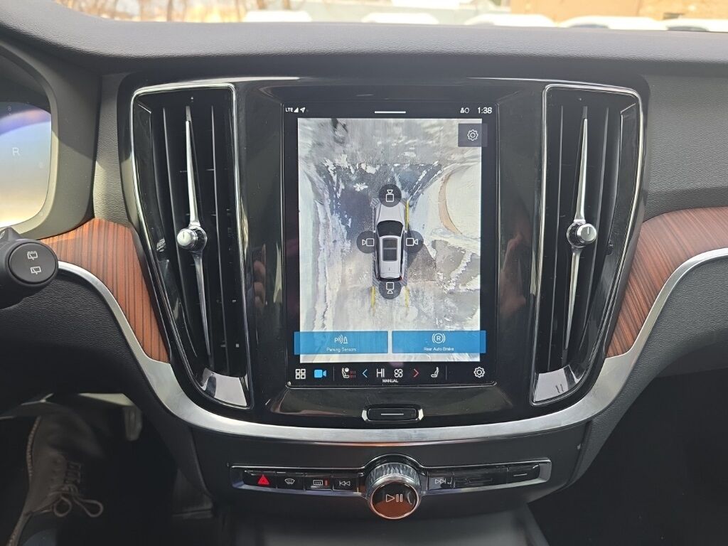 2025 Volvo V60 Cross Country B5 Plus Hunt Valley MD