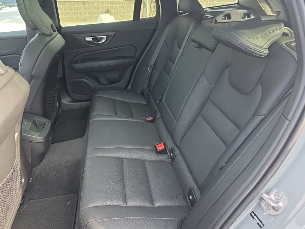 2025 Volvo V60 Cross Country B5 Plus Hunt Valley MD