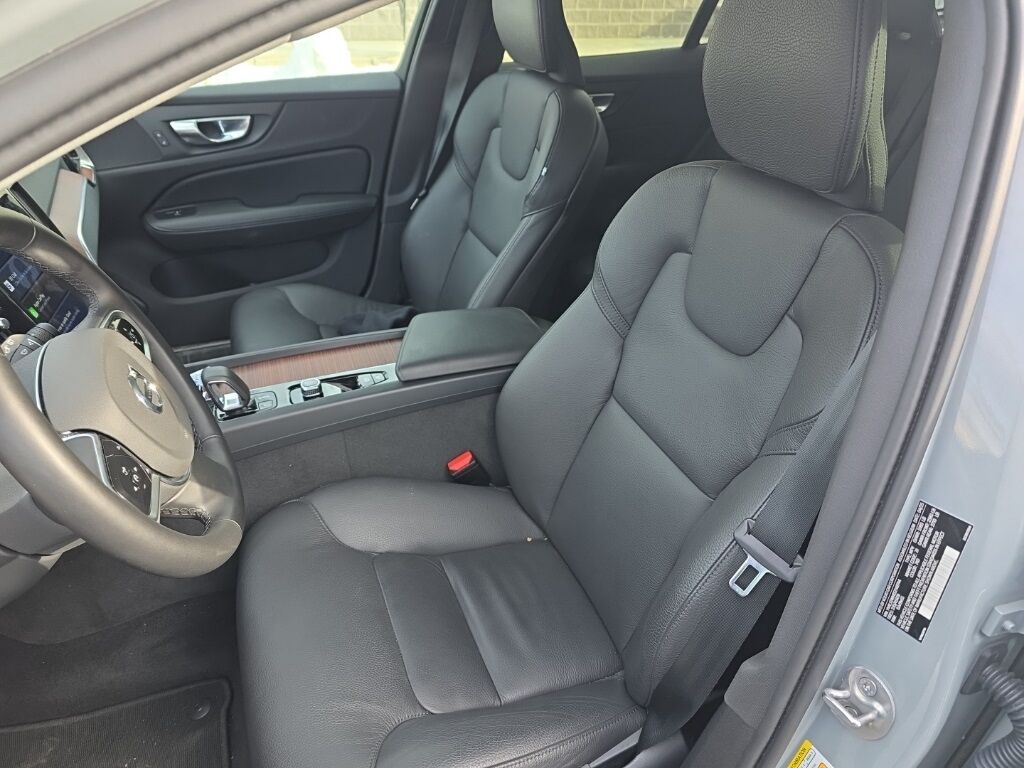 2025 Volvo V60 Cross Country B5 Plus Hunt Valley MD