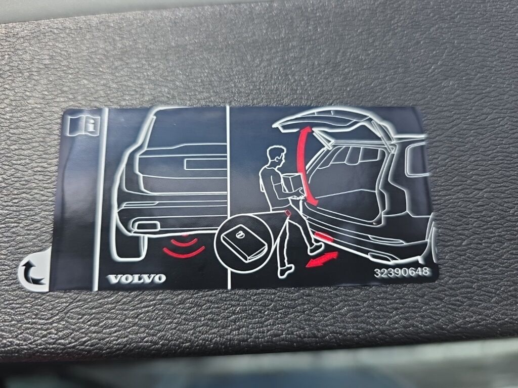 2025 Volvo V60 Cross Country B5 Plus Hunt Valley MD