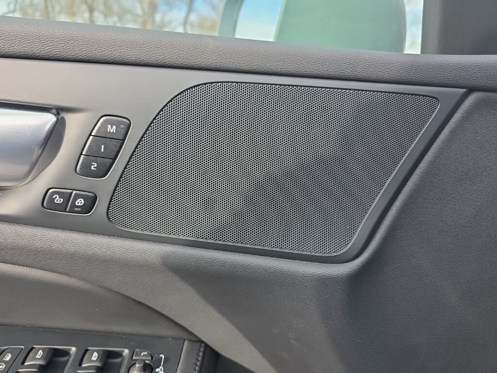 2025 Volvo V60 Cross Country B5 Plus Hunt Valley MD