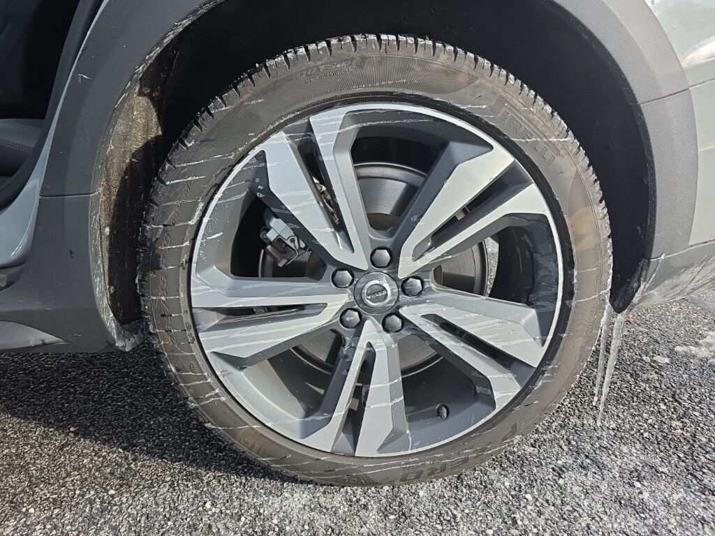 2025 Volvo V60 Cross Country B5 Plus Hunt Valley MD