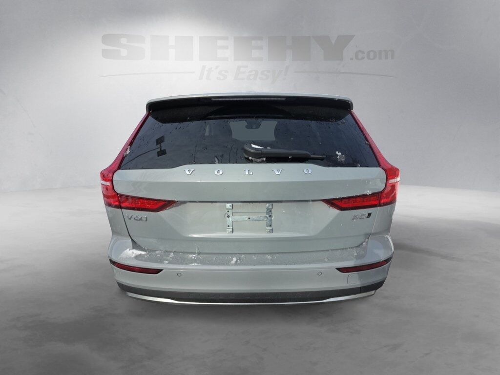 2025 Volvo V60 Cross Country B5 Plus Hunt Valley MD