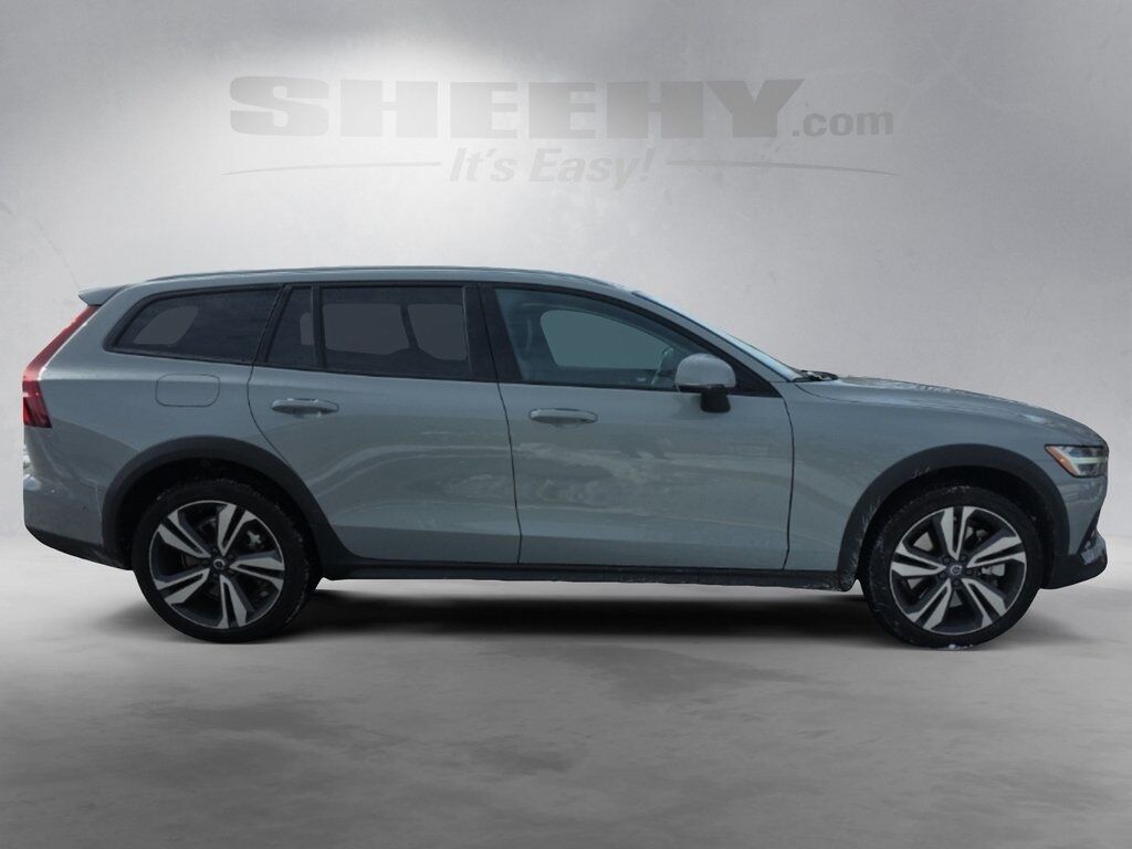 2025 Volvo V60 Cross Country B5 Plus Hunt Valley MD