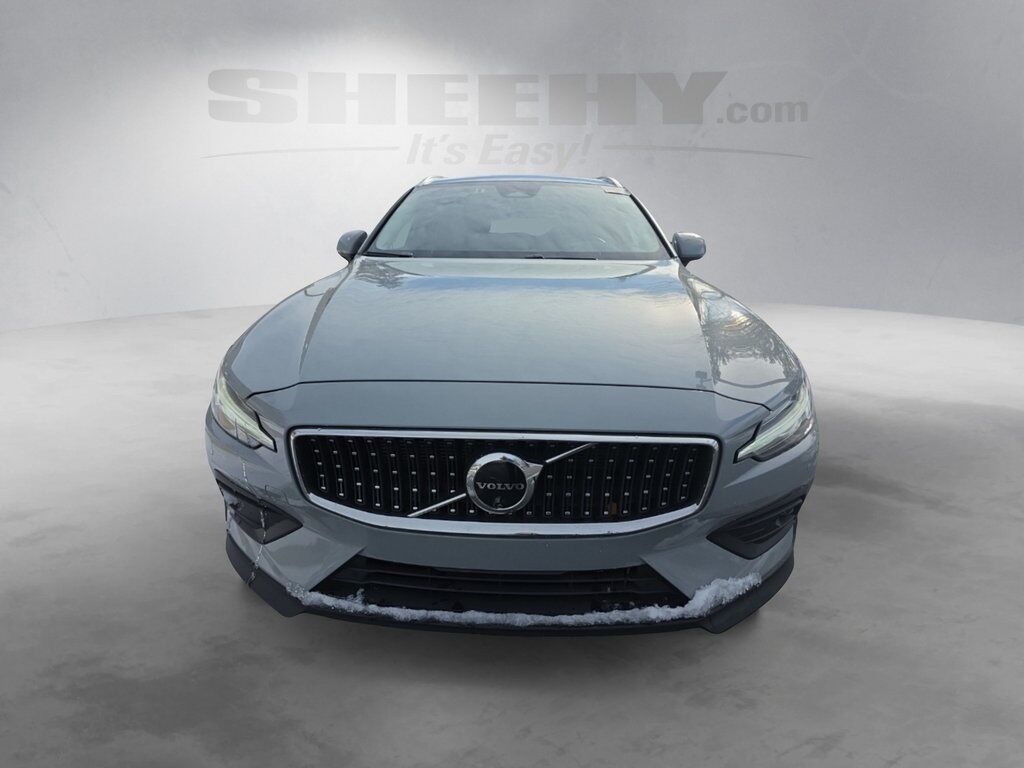 2025 Volvo V60 Cross Country B5 Plus Hunt Valley MD