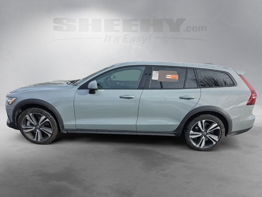 2025 Volvo V60 Cross Country B5 Plus Hunt Valley MD