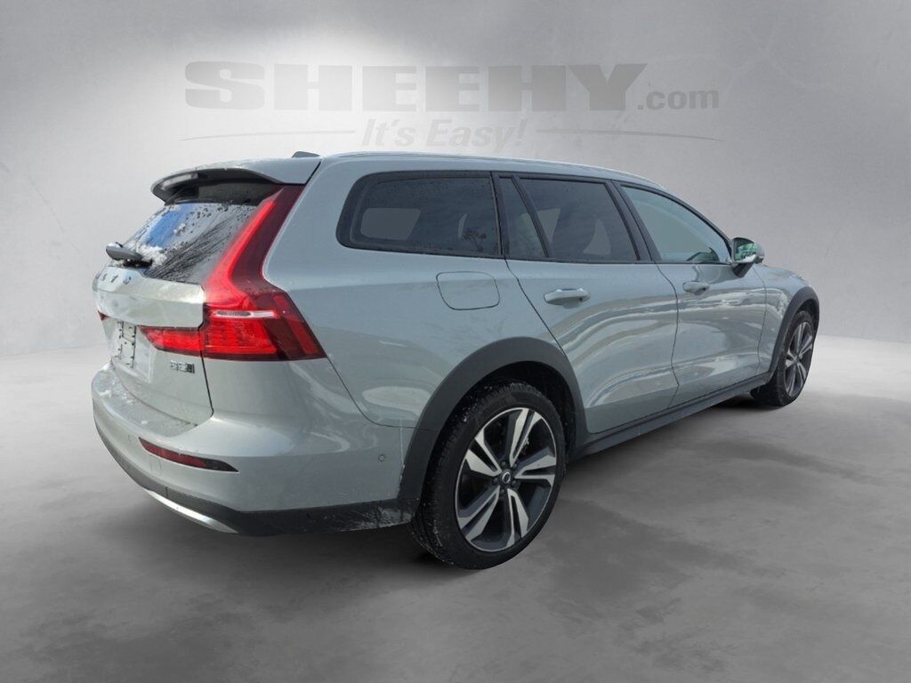 2025 Volvo V60 Cross Country B5 Plus Hunt Valley MD