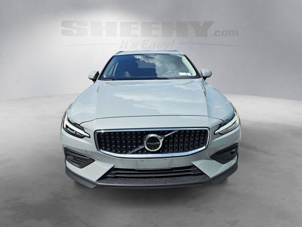 2025 Volvo V60 Cross Country B5 Plus Hunt Valley MD