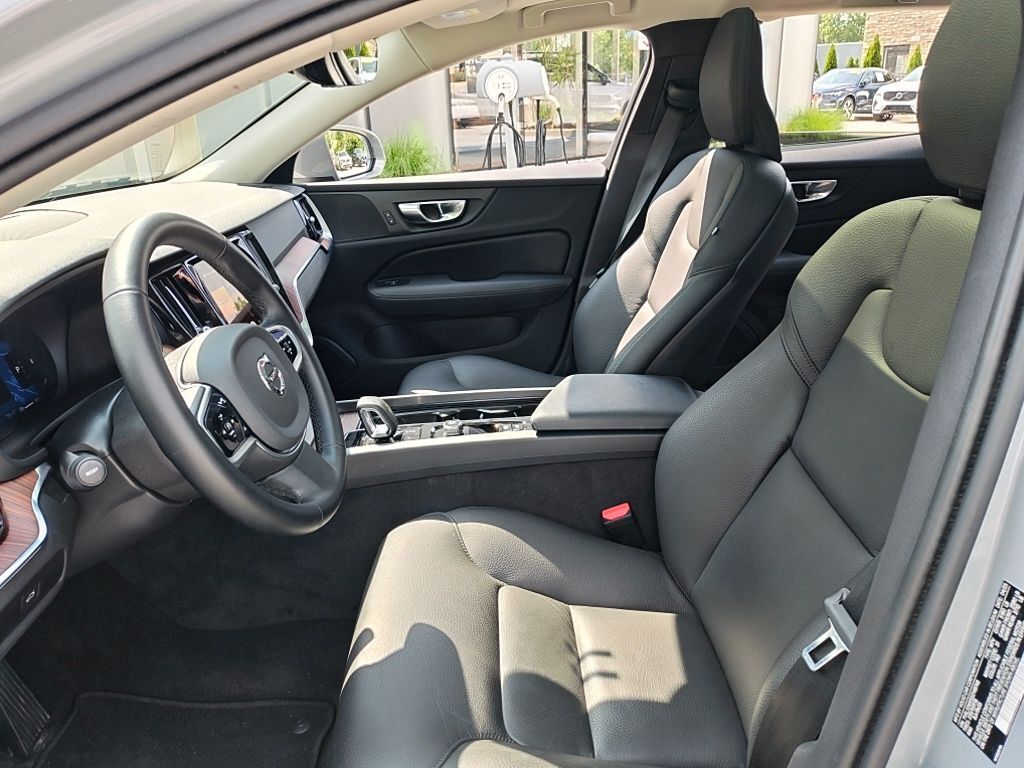 2025 Volvo V60 Cross Country B5 Plus Hunt Valley MD