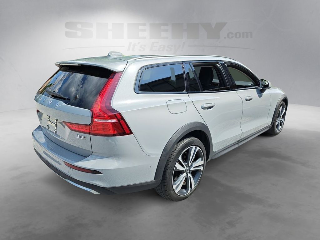 2025 Volvo V60 Cross Country B5 Plus Hunt Valley MD
