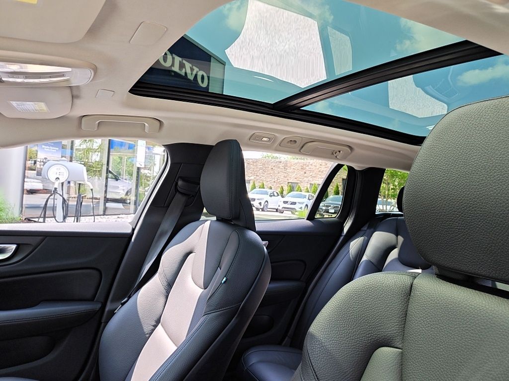 2025 Volvo V60 Cross Country B5 Plus Hunt Valley MD