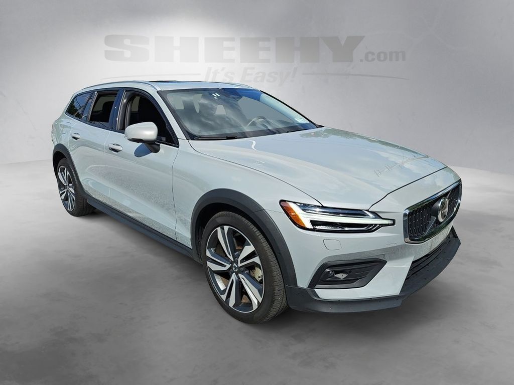 2025 Volvo V60 Cross Country B5 Plus Hunt Valley MD