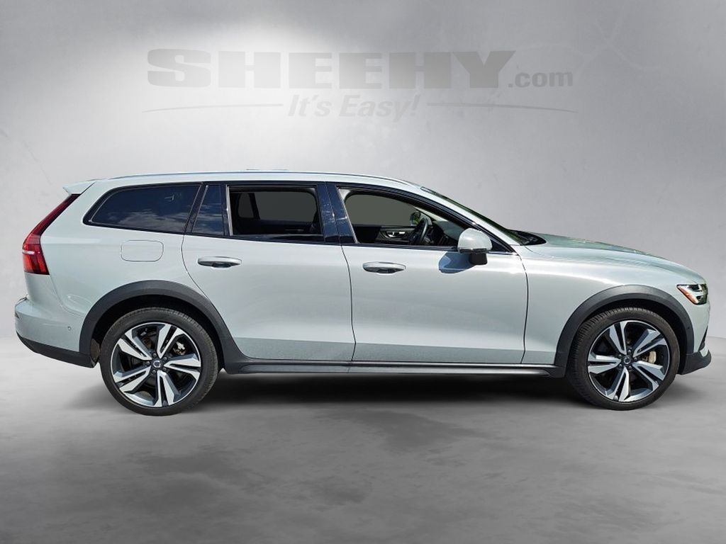 2025 Volvo V60 Cross Country B5 Plus Hunt Valley MD
