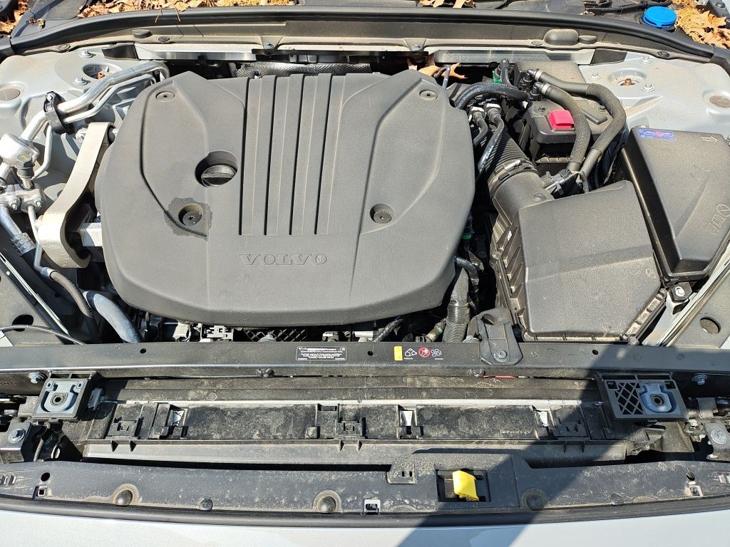 2025 Volvo V60 Cross Country B5 Plus Hunt Valley MD