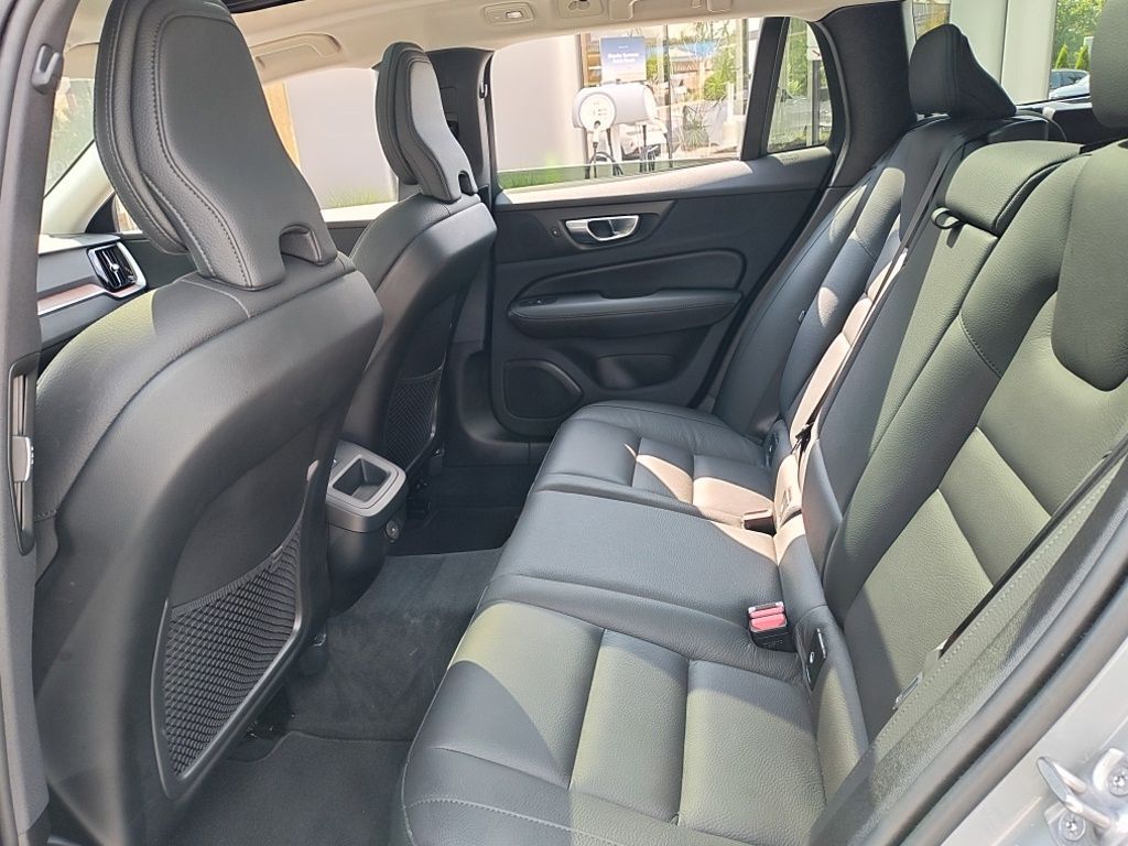 2025 Volvo V60 Cross Country B5 Plus Hunt Valley MD
