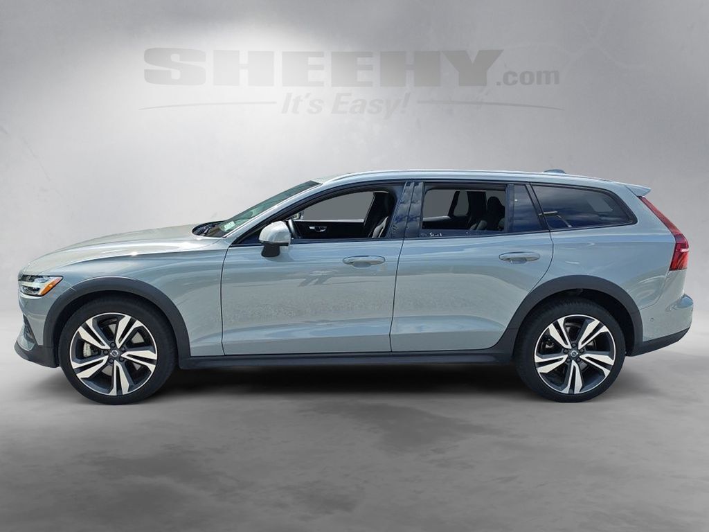 2025 Volvo V60 Cross Country B5 Plus Hunt Valley MD