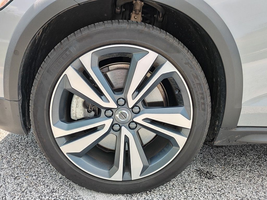 2025 Volvo V60 Cross Country B5 Plus Hunt Valley MD