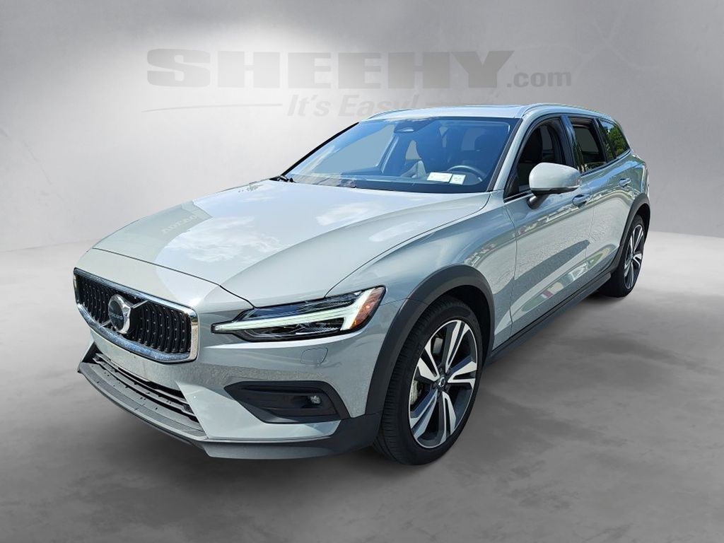 2025 Volvo V60 Cross Country B5 Plus Hunt Valley MD