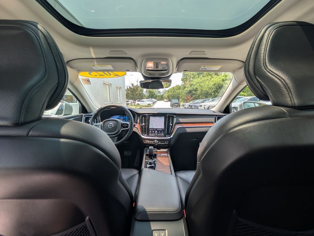 2025 Volvo V60 Cross Country B5 Plus Hunt Valley MD