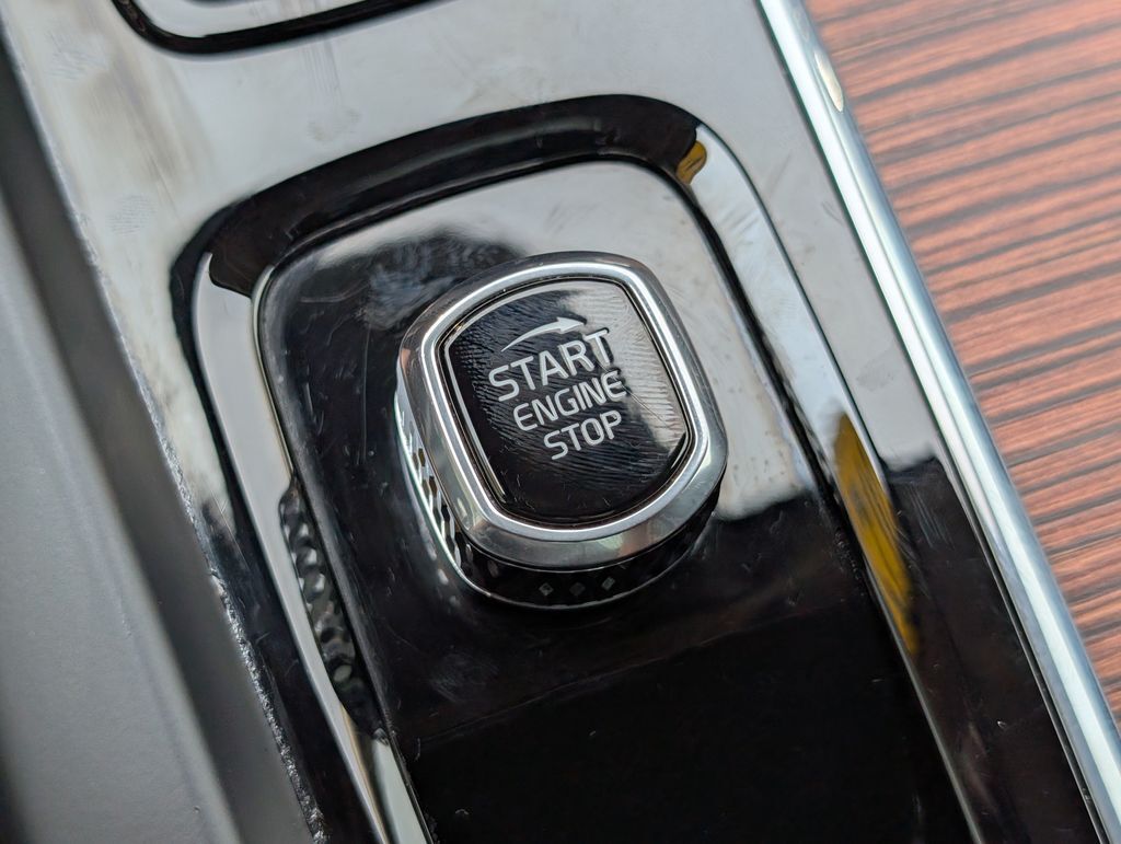 2025 Volvo V60 Cross Country B5 Plus Hunt Valley MD