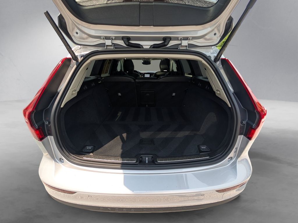 2025 Volvo V60 Cross Country B5 Plus Hunt Valley MD