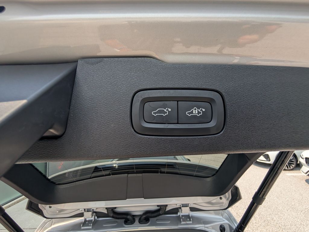2025 Volvo V60 Cross Country B5 Plus Hunt Valley MD