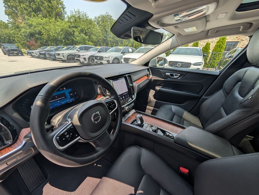 2025 Volvo V60 Cross Country B5 Plus Hunt Valley MD