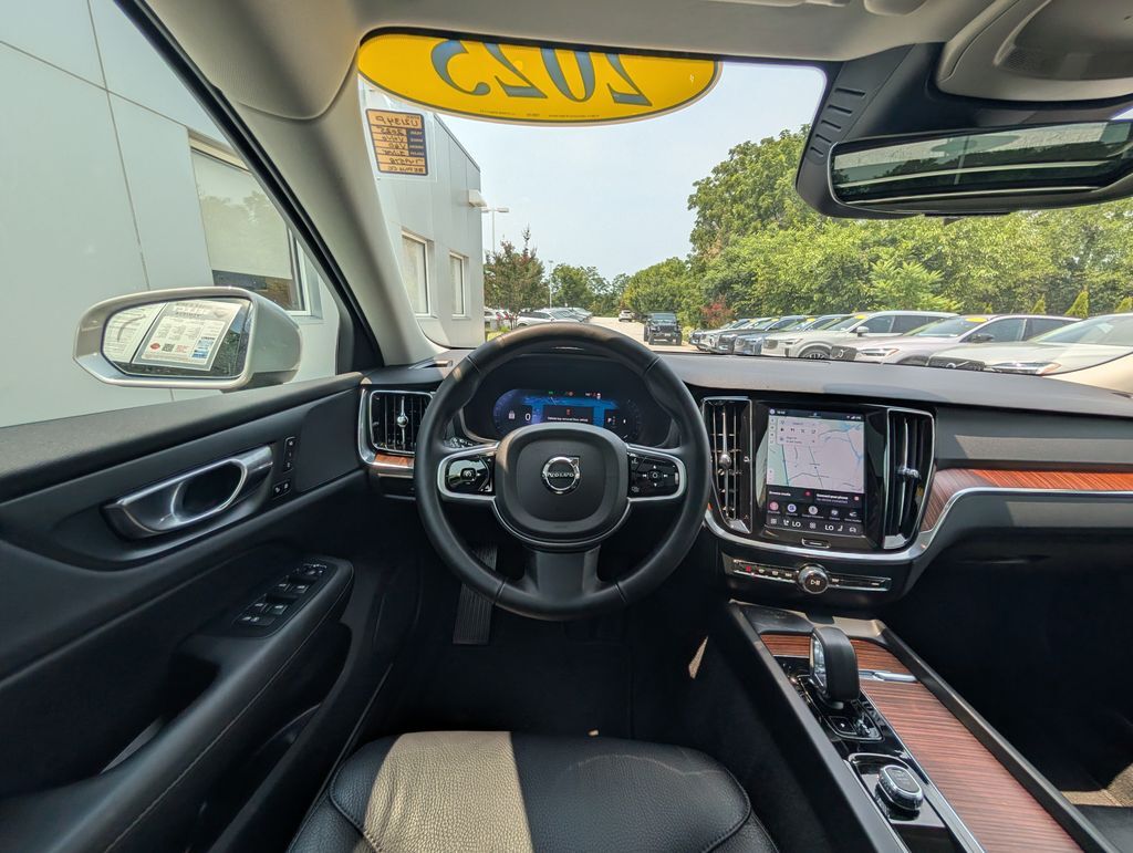 2025 Volvo V60 Cross Country B5 Plus Hunt Valley MD