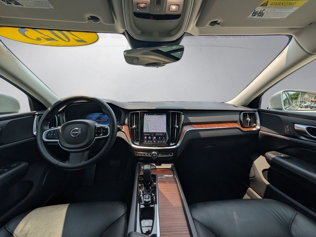 2025 Volvo V60 Cross Country B5 Plus Hunt Valley MD