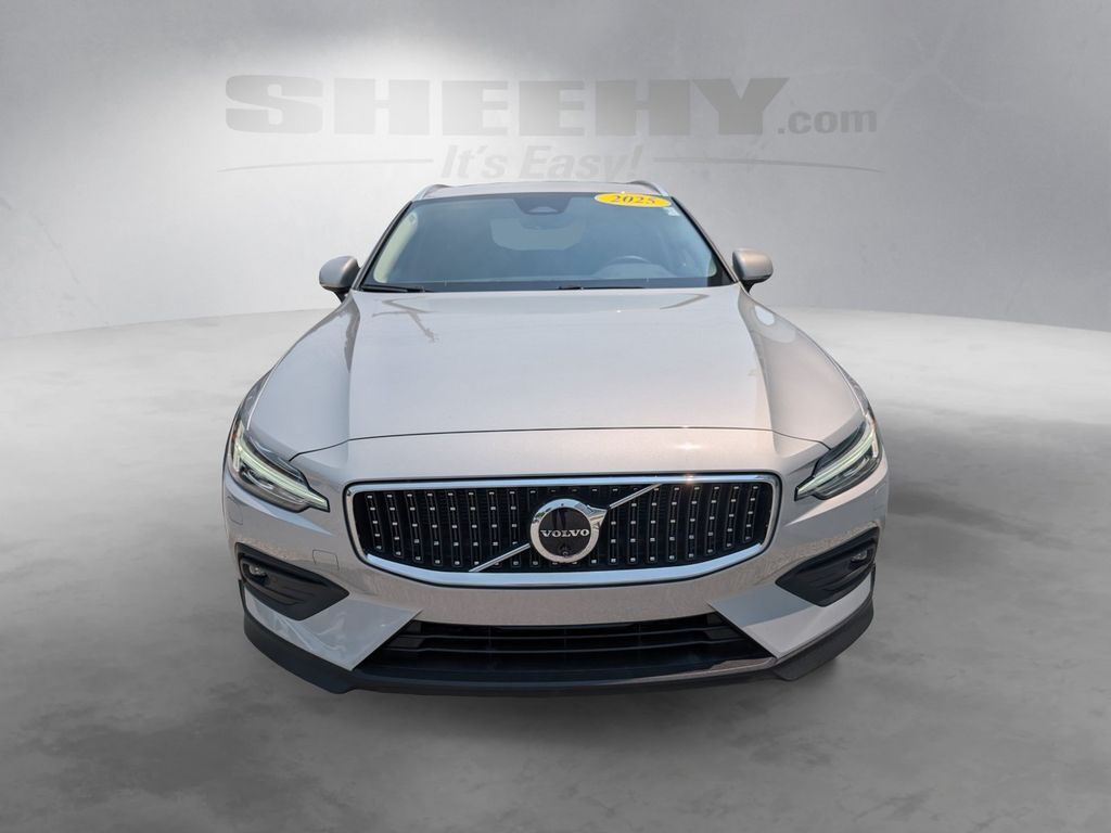2025 Volvo V60 Cross Country B5 Plus Hunt Valley MD