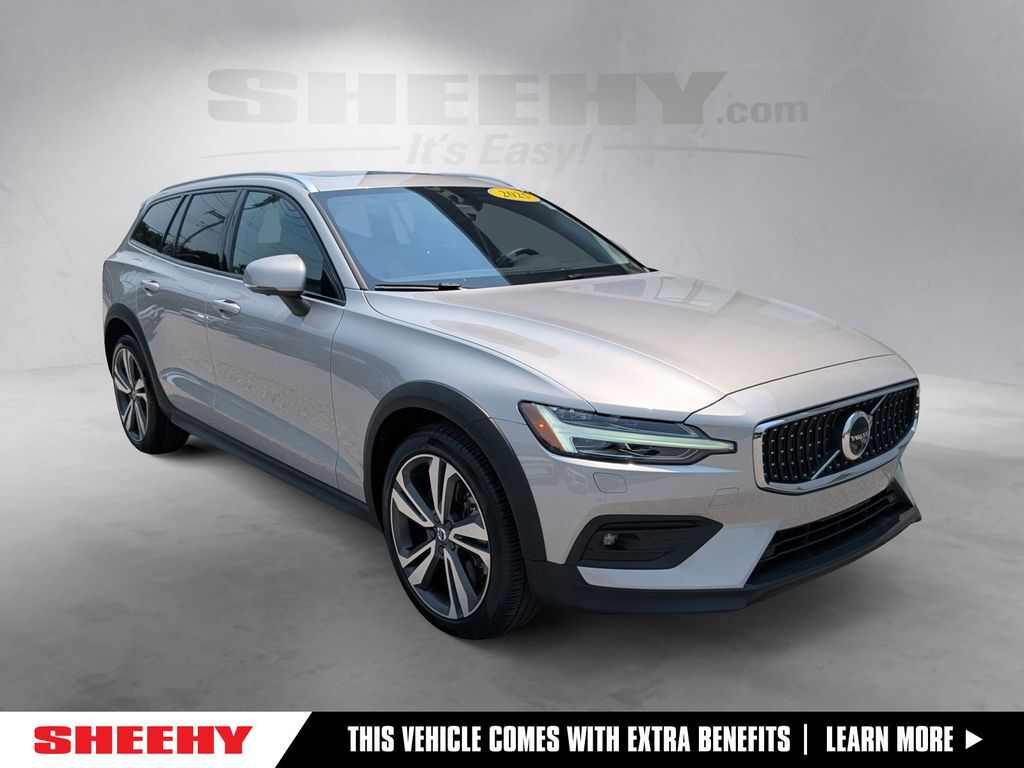 2025 Volvo V60 Cross Country
