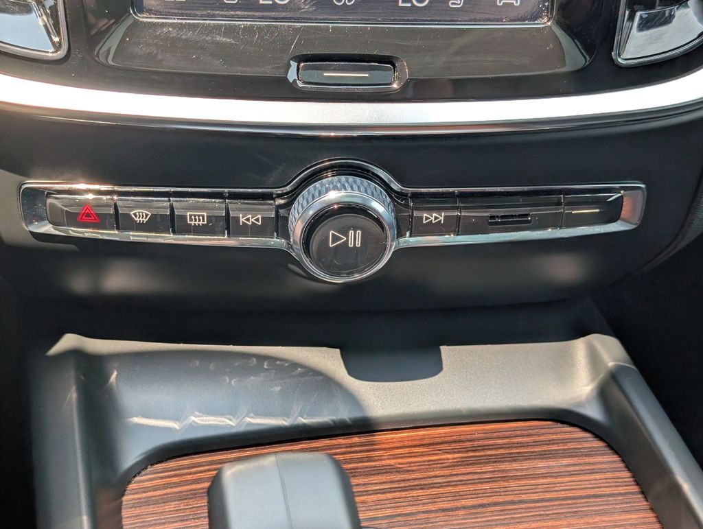 2025 Volvo V60 Cross Country B5 Plus Hunt Valley MD